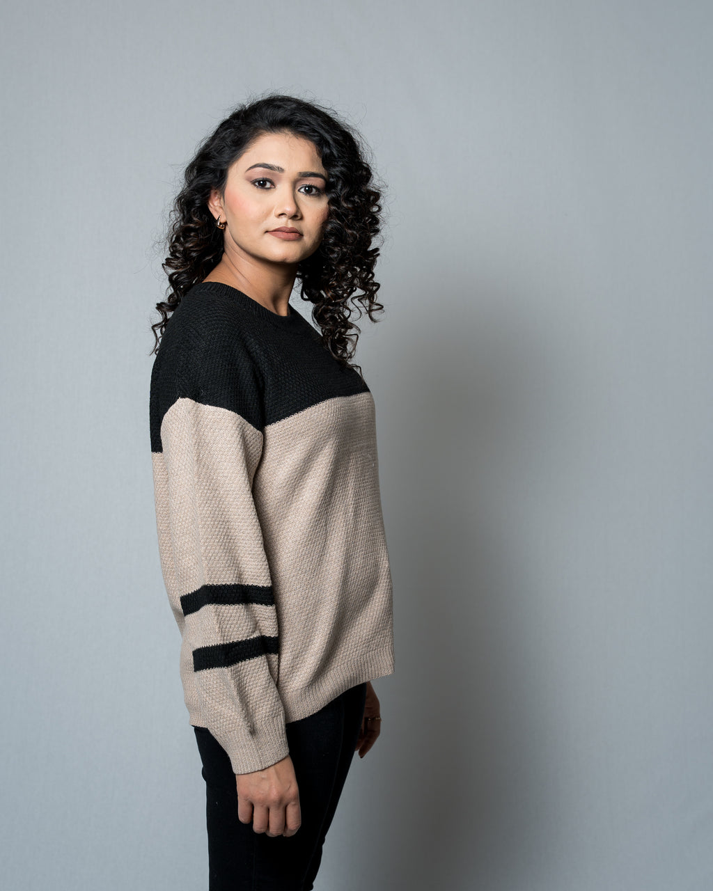 Women's Color Block Striped Sweater - Black & Beige Knit Pullover