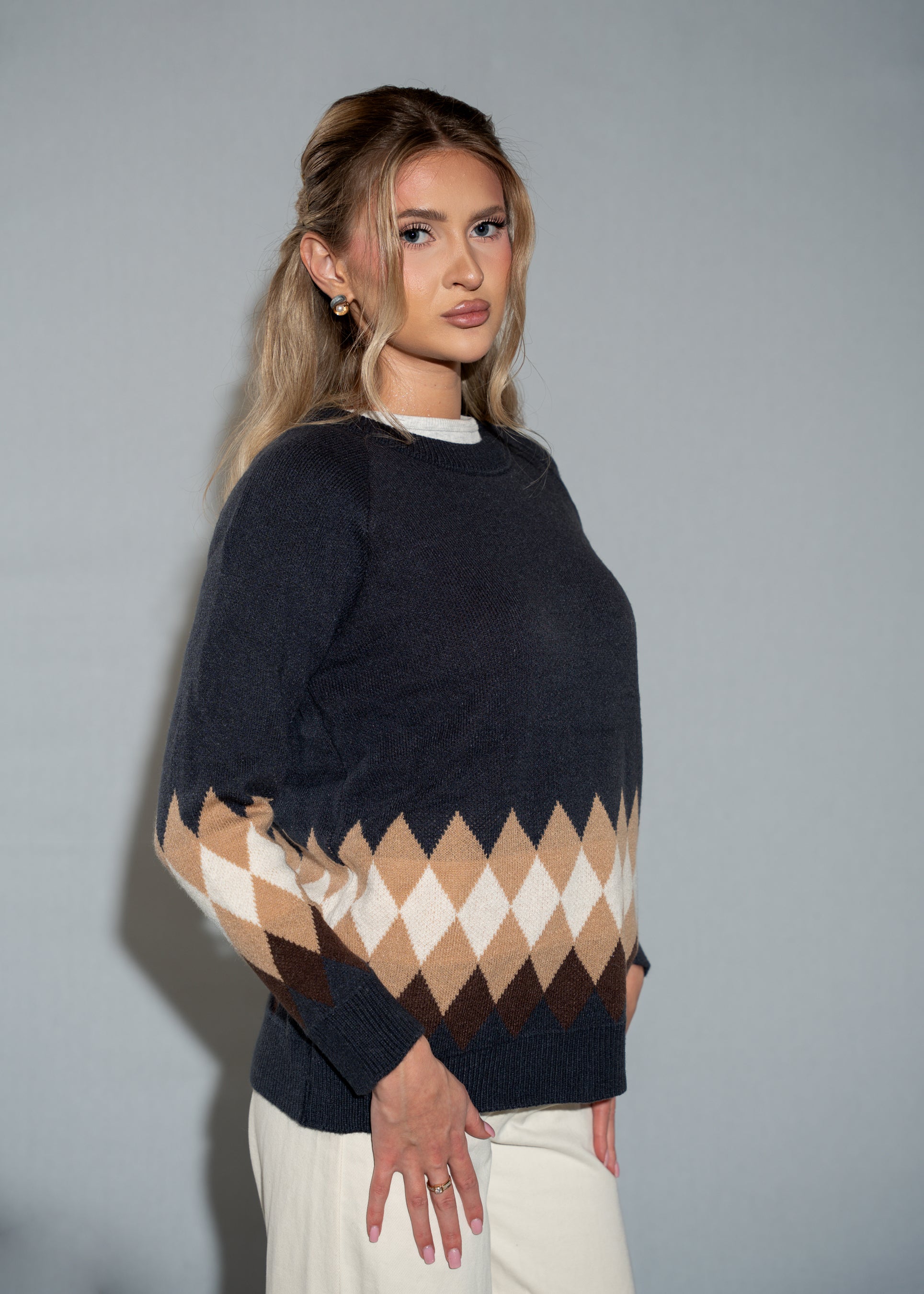 Women's Argyle Diamond Knit Navy Blue Sweater - Cozy Crew Neck Pullover