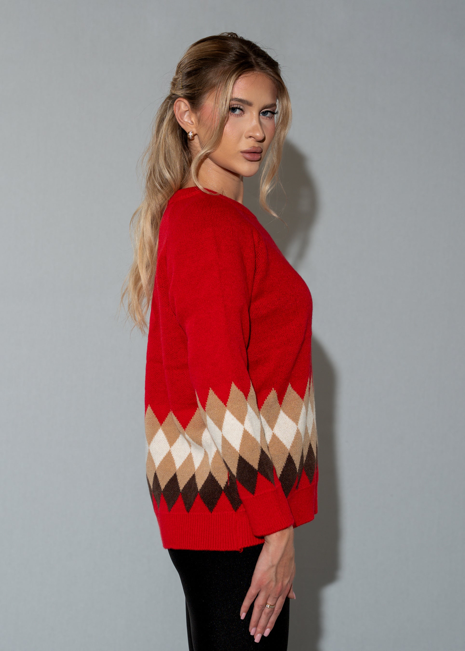 Women's Argyle Diamond Knit Red Sweater - Cozy Crew Neck Pullover